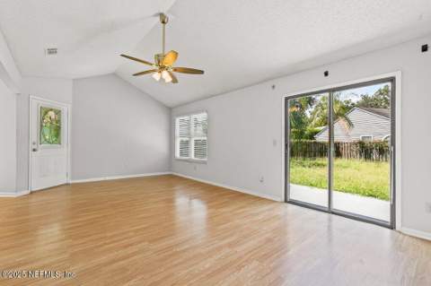 2405 Bluffton Drive, Jacksonville FL - photo 9 of 39