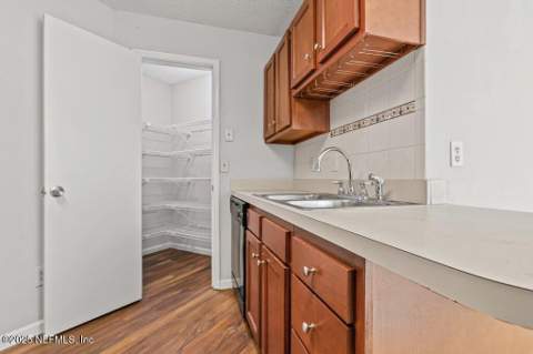 2405 Bluffton Drive, Jacksonville FL - photo 17 of 39