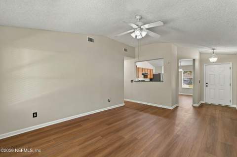 6935 Kettle Creek Drive, Jacksonville FL - photo 12 of 27
