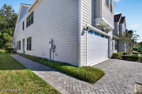 10023 Filament Boulevard, Jacksonville FL - photo 9 of 75