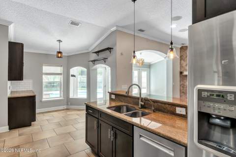 2502 Winged Elm Drive, Jacksonville FL - photo 9 of 24