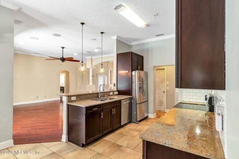 2502 Winged Elm Drive, Jacksonville FL - photo 10 of 24