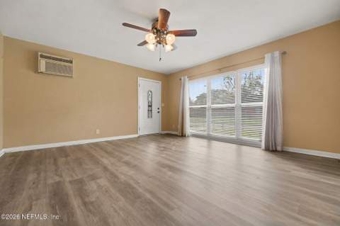 6329 Cherry Laurel Drive, Jacksonville FL - photo 7 of 35
