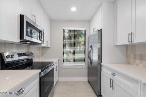 4107 Piney Branch Court, Jacksonville FL - photo 9 of 36