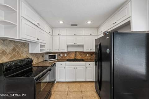 305 Hopkins Street, Neptune Beach FL - photo 6 of 42
