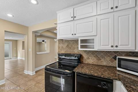 305 Hopkins Street, Neptune Beach FL - photo 9 of 42