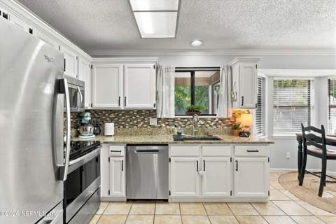 2335 Indian Springs Drive, Jacksonville FL - photo 10 of 32