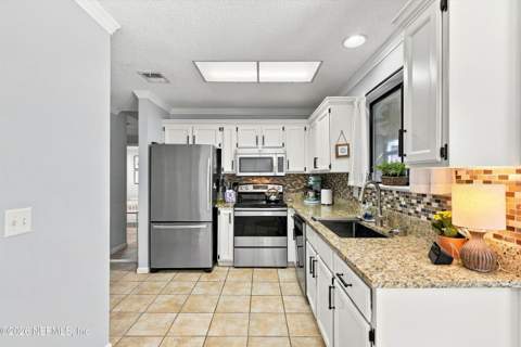 2335 Indian Springs Drive, Jacksonville FL - photo 11 of 32