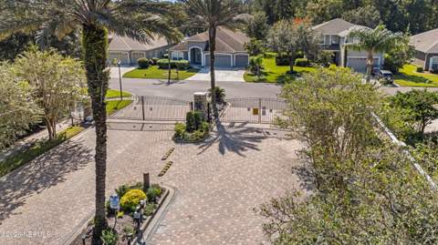 8341 Warlin Drive, Jacksonville FL - photo 10 of 45