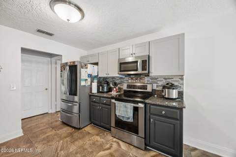 10639 Squires Court, Jacksonville FL - photo 9 of 28