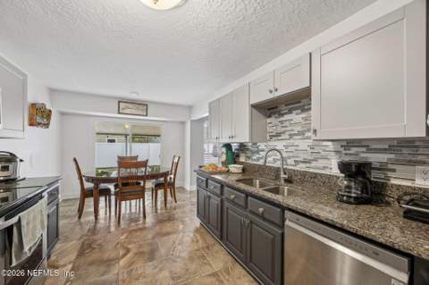 10639 Squires Court, Jacksonville FL - photo 10 of 28