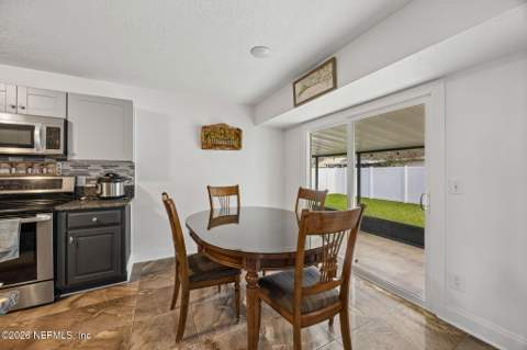 10639 Squires Court, Jacksonville FL - photo 11 of 28