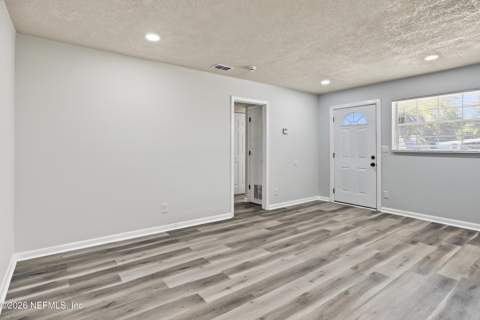 9035 Devonshire Boulevard, Jacksonville FL - photo 6 of 47