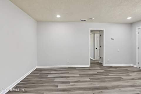 9035 Devonshire Boulevard, Jacksonville FL - photo 9 of 47