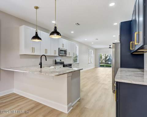 1715 Ionia Street, Jacksonville FL - photo 9 of 40