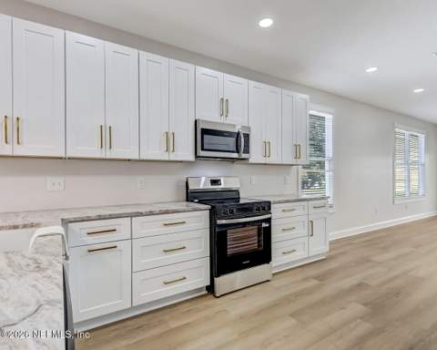 1715 Ionia Street, Jacksonville FL - photo 10 of 40