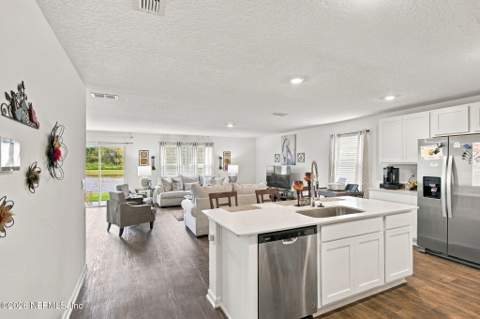5597 Rustic Thorn Road, Jacksonville FL - photo 12 of 38