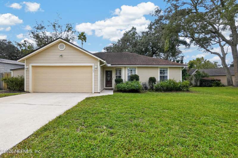 3 bedroom Single Family Residence at 2702 Mc Cormick Woods Drive, Mccormick Woods, Jacksonville — photo 2