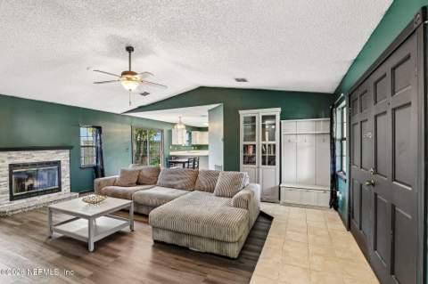 7713 Pepper Circle, Jacksonville FL - photo 10 of 45