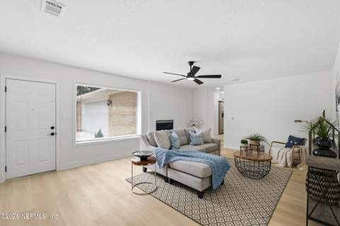 6926 Hanson Drive, Jacksonville FL - photo 8 of 43