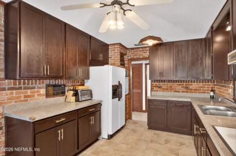 8410 Grayling Drive, Jacksonville FL - photo 16 of 48
