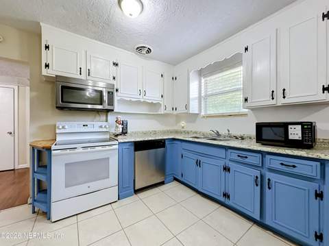 6515 E Bartholf Avenue, Jacksonville FL - photo 11 of 38