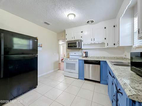 6515 E Bartholf Avenue, Jacksonville FL - photo 13 of 38