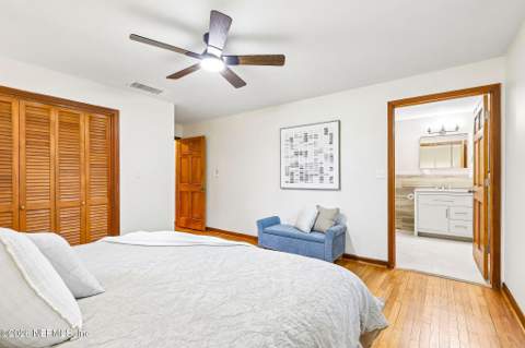 8228 Hogan Road, Jacksonville FL - photo 9 of 34