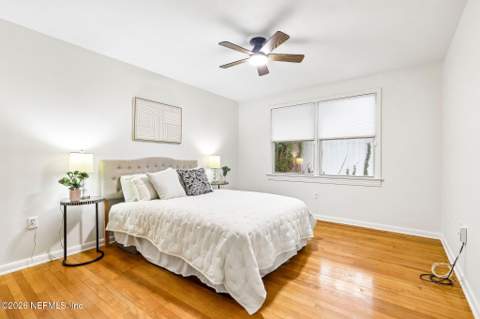 8228 Hogan Road, Jacksonville FL - photo 12 of 34