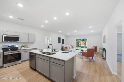 6036 Dunn Avenue, Jacksonville FL - photo 7 of 22