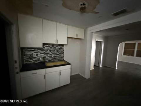 3138 Columbus Avenue, Jacksonville FL - photo 6 of 13