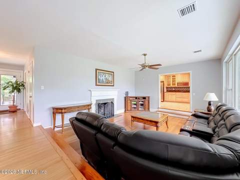 6728 Strawberry Lane, Jacksonville FL - photo 9 of 38