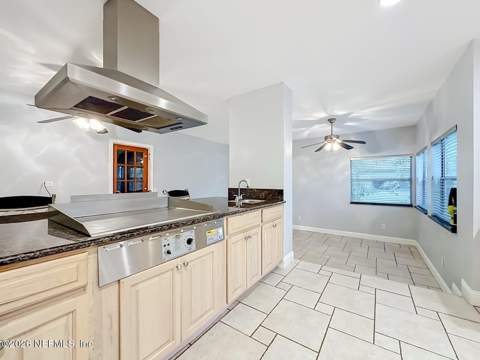 6728 Strawberry Lane, Jacksonville FL - photo 16 of 38