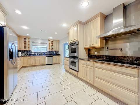 6728 Strawberry Lane, Jacksonville FL - photo 14 of 38