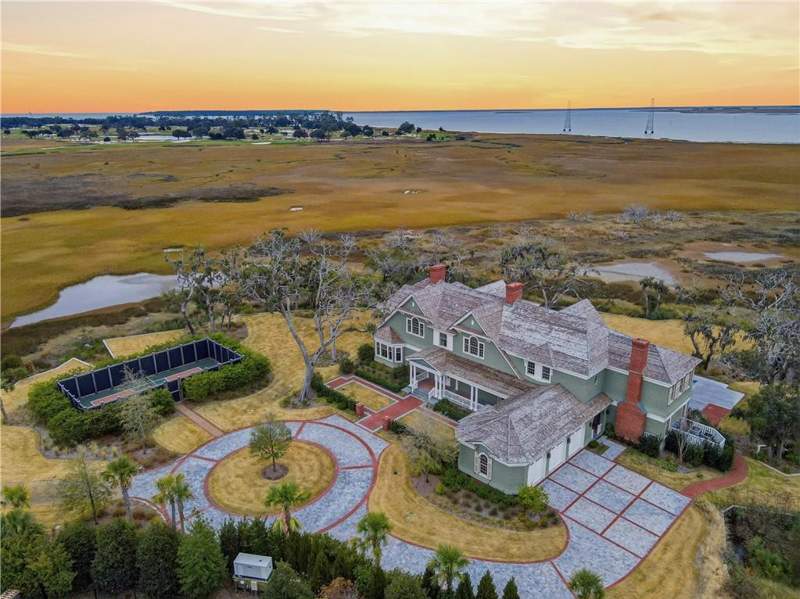 6 bedroom Single Family Residence at 144 Point Lane, Kings Point, St. Simons Island — photo 2