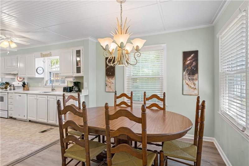4 bedroom Single Family Residence at 1107 Beachview Drive, Arnold Villa, St. Simons Island — photo 5