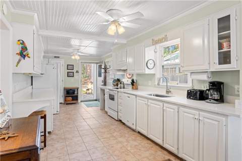 1107 Beachview Drive, St. Simons Island GA - photo 11 of 22