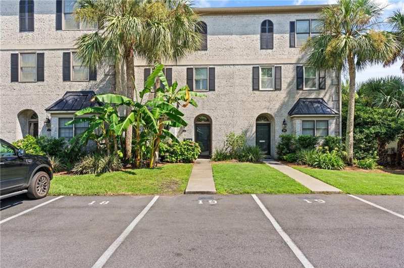 3 bedroom Condominium at 1035 Beachview Drive, Beachcomber Condos, St. Simons Island — photo 1
