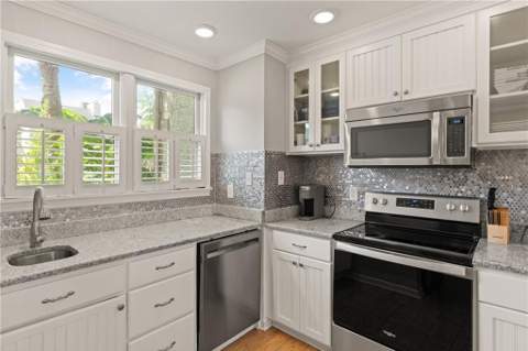 1035 Beachview Drive, St. Simons Island GA - photo 12 of 37
