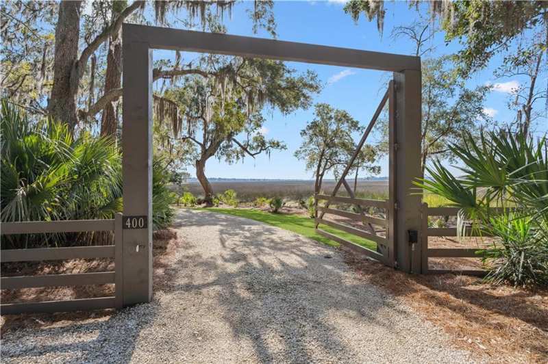 4 bedroom Single Family Residence at 400 Stevens Road, Stevens Tract, St. Simons Island — photo 1