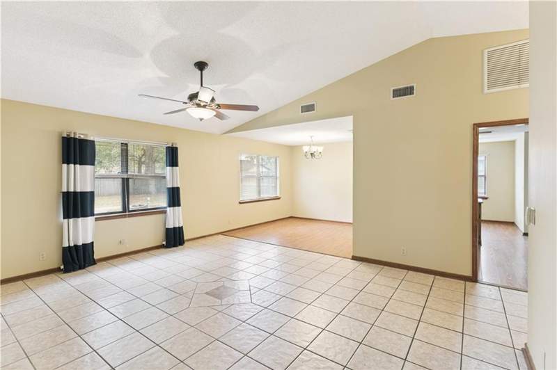 3 bedroom Single Family Residence at 132 Woodvalley Drive, Mariners Landing, Kingsland — photo 3