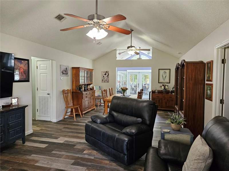 3 bedroom Single Family Residence at 300 Crestview Drive, No Recorded Subdivision, Woodbine — photo 5