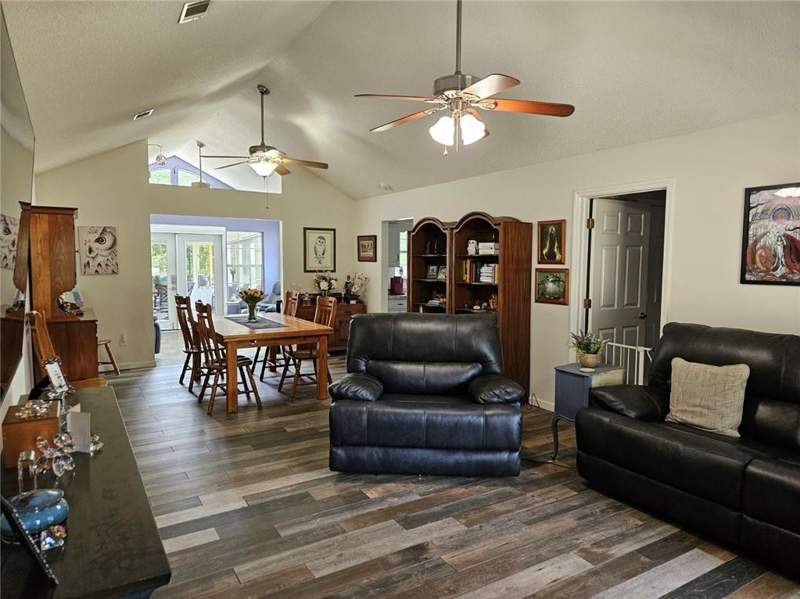 3 bedroom Single Family Residence at 300 Crestview Drive, No Recorded Subdivision, Woodbine — photo 4