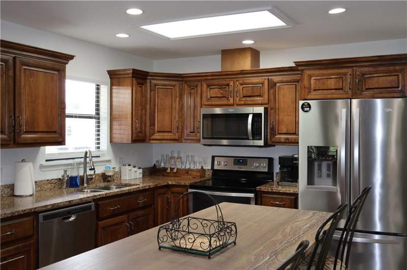 4 bedroom Single Family Residence at 240 Peachtree Street, St. Simons Heights, St. Simons Island — photo 4