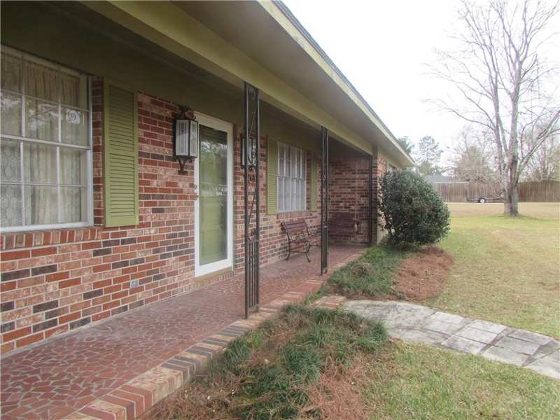 3 bedroom Single Family Residence at 1691 Huckaby Road, No Recorded Subdivision, Waycross — photo 1