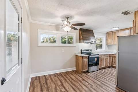 716 Gordon Street, Brunswick GA - photo 7 of 17