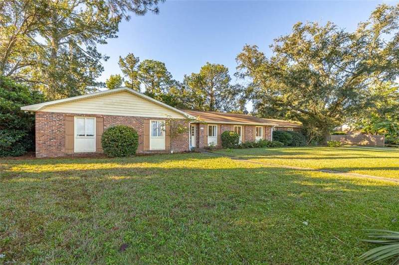 4 bedroom Single Family Residence at 125 Worthing Road, Devonwood Estates, St. Simons Island — photo 2