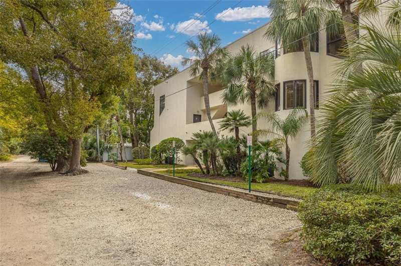 1 bedroom Condominium at 548 Oglethorpe Avenue, Village Plaza Condos, St. Simons Island — photo 1