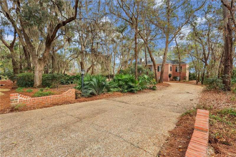 4 bedroom Single Family Residence at 112 Jones Creek Drive, Jones Creek, St. Simons Island — photo 2