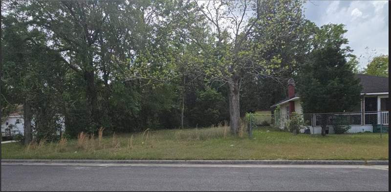 3 bedroom Single Family Residence at 1227 Martin Luther King Drive, No Recorded Subdivision, Waycross — photo 5
